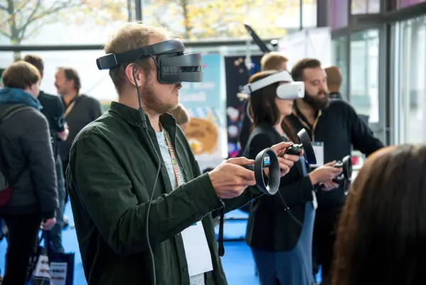 Introduction to VR for Visual Arts